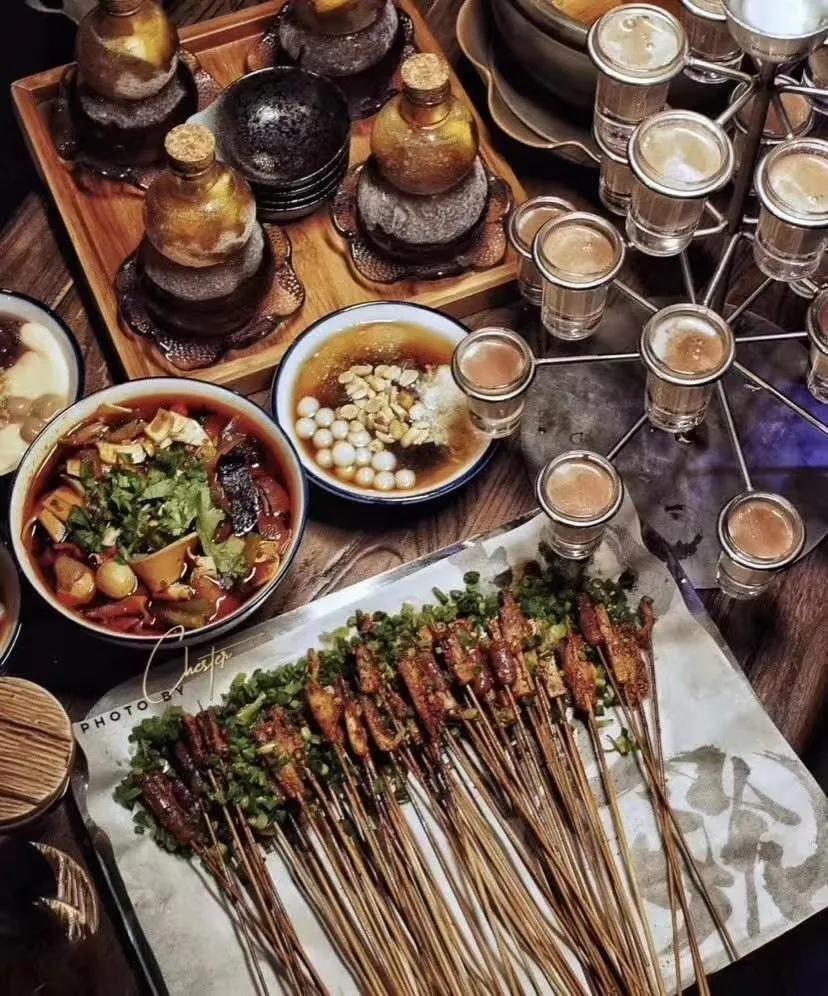 再也不用飞成都了！明星都超爱的贰麻酒馆青岛盛大开业