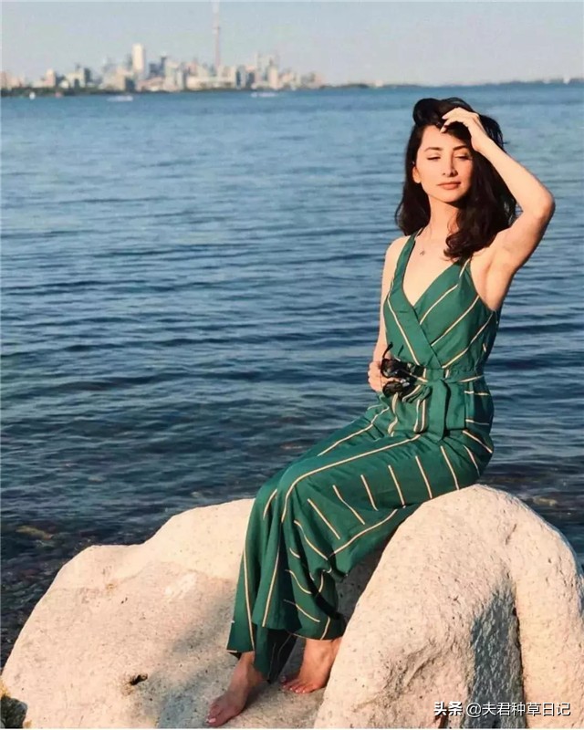 145矮个子穿阔脚裤好看吗 (身高155能穿的五分裤显瘦女生)