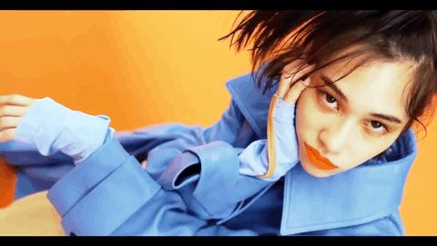 她是「挪威的森林」里的小绿，也是日本顶级女模，却不是日本人