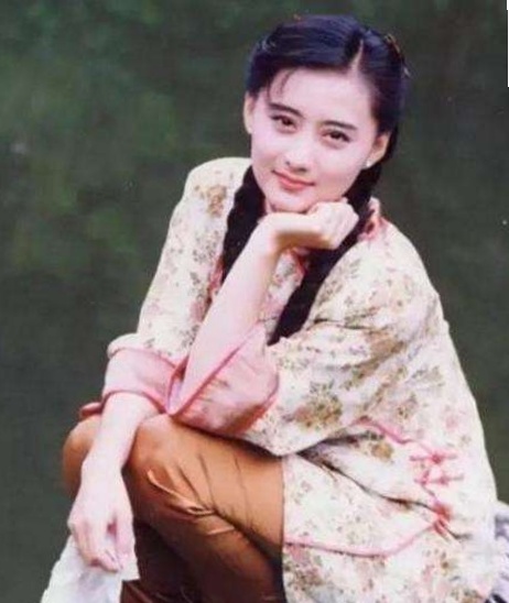 陈德容法令纹,45岁陈德容冻龄超迷人