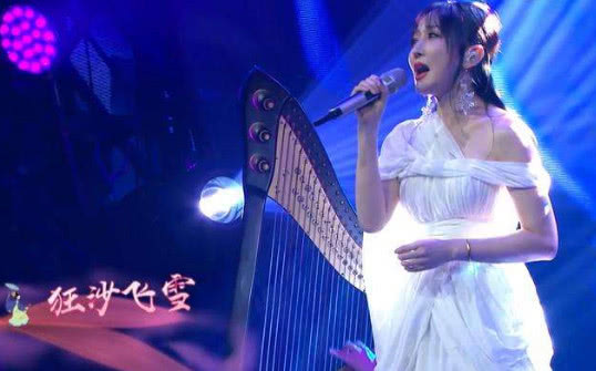 萨顶顶神级演唱左手指月真的空灵,萨顶顶神级演唱左手指月