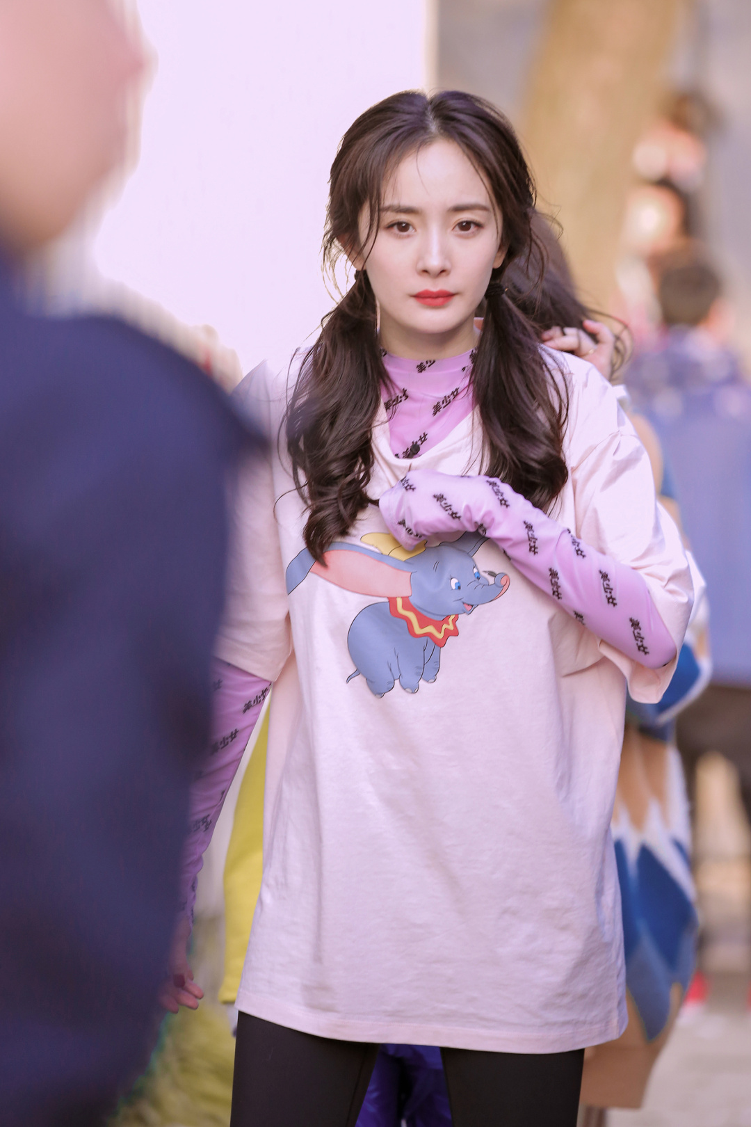 优衣库与kaws联名t恤 (优衣库kaws联名t恤图片)