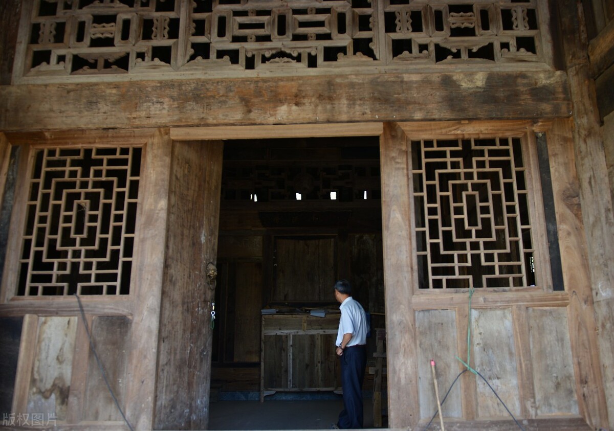 他靠捡破烂年入1000万,农村老汉生意年入30万