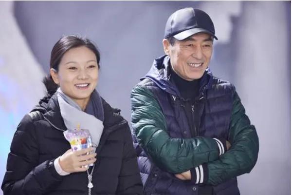 20岁放弃大学学业爱上张艺谋,为他生儿育女,陈婷逆袭的人生