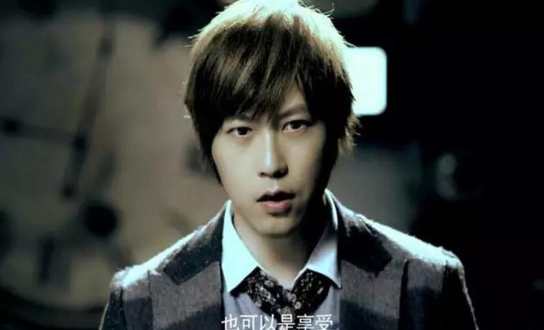 周郎才尽？这俩老男孩加起来80多岁，还是一首歌刷爆所有人的青春