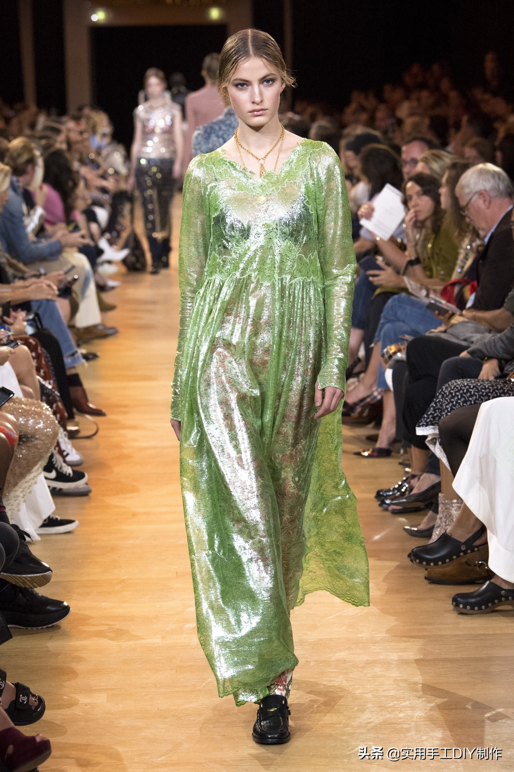 时装周pacorabanne系列2020,pacorabanne2021春夏系列金属长裙