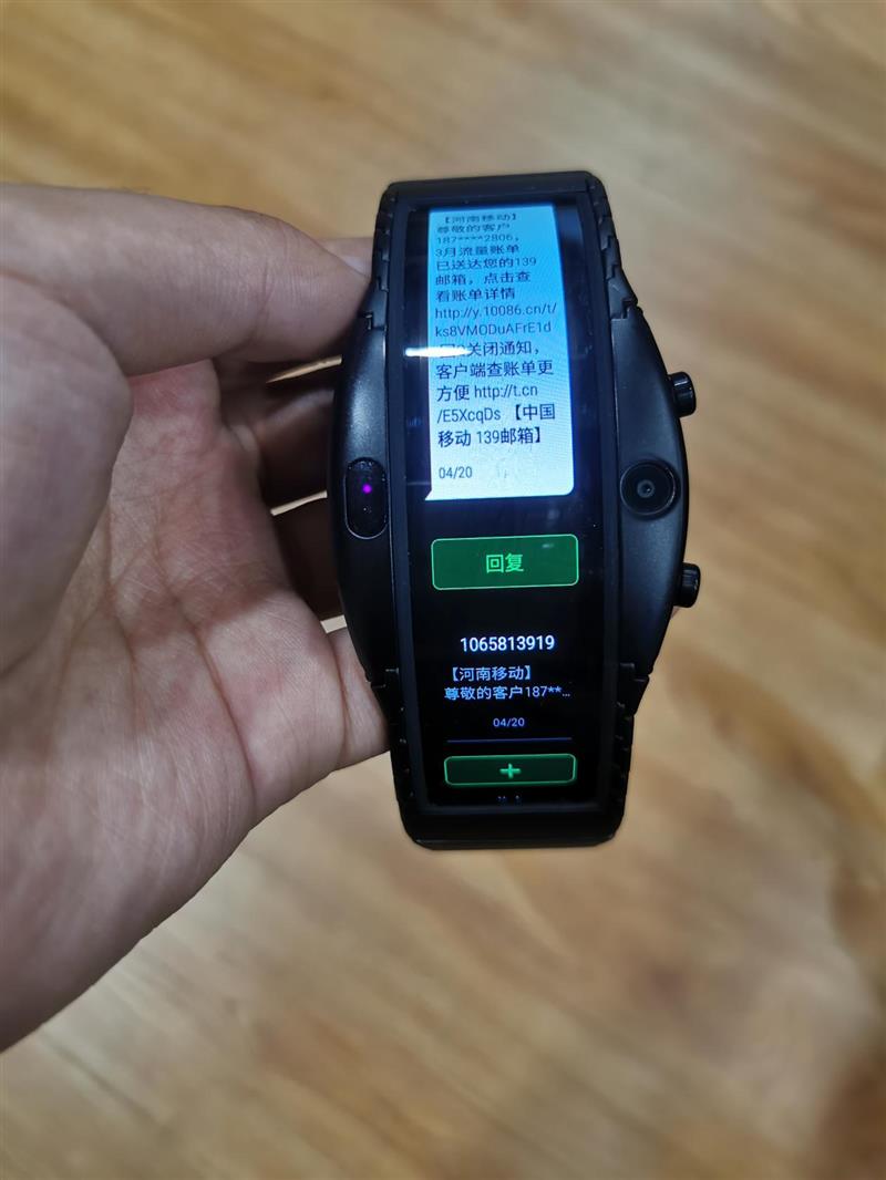 厉害啦！折叠屏努比亚腕机阿尔法评测：钢铁侠的技能被它实现
