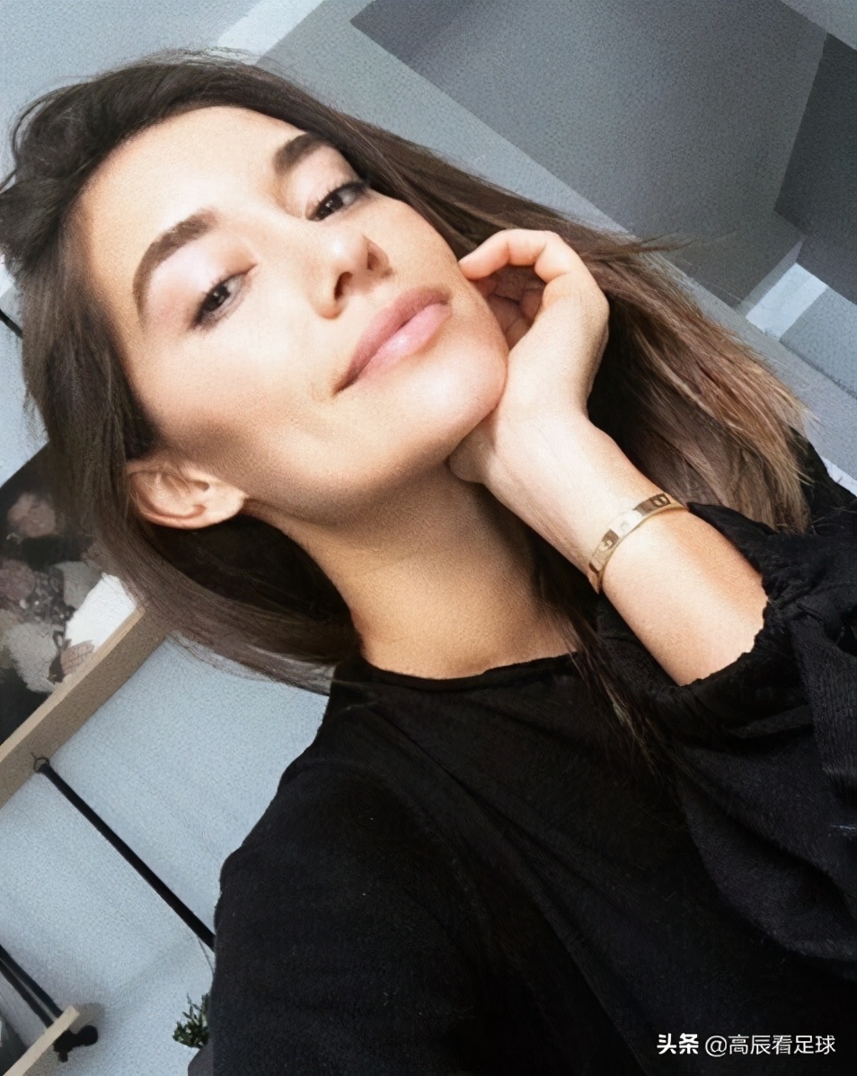 俄罗斯网球运动员莎拉波娃退役,32岁的网球女神莎拉波娃宣布退役