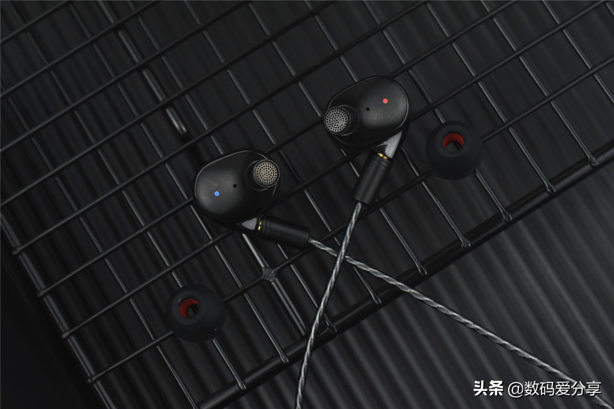 小米头戴式蓝牙耳机测评299元,999元小米耳机