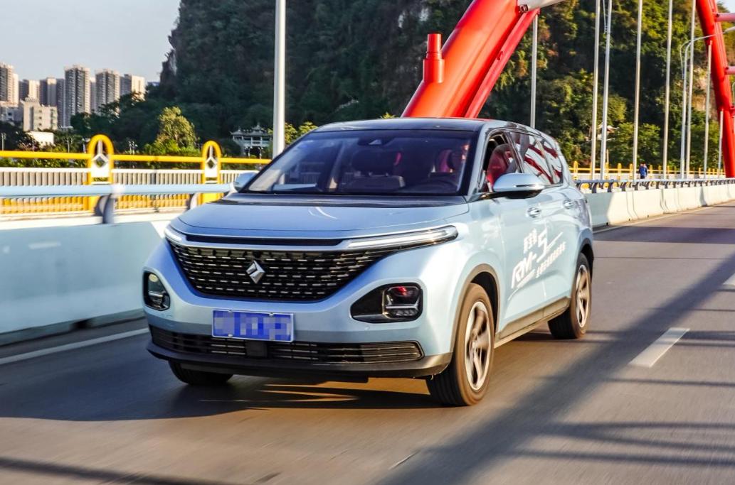 油耗不到3毛5售价不足7万,车长超4.7米起售价不到8万元