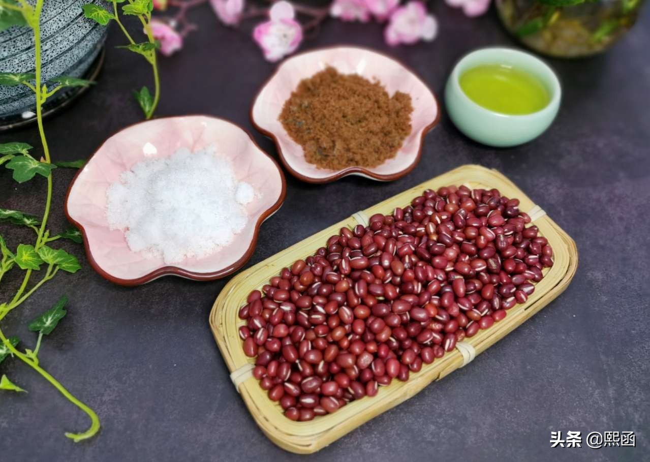 红豆沙馅的家常做法红豆怎么去皮,自制红豆沙一斤红豆加多少糖
