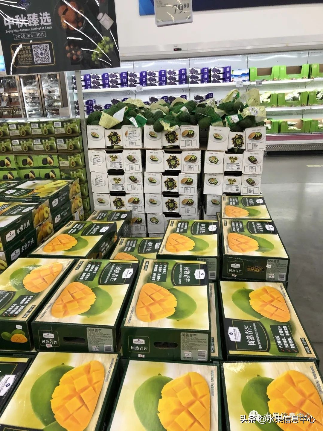 中秋节前，走访两家水果零售店，水果标准化在这里体现的淋漓尽致