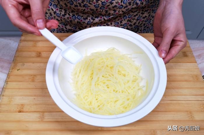 不用水不用油的鸡蛋饼做法,不加白糖做鸡蛋饼