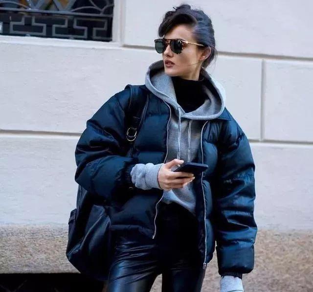 这件卫衣让你整个冬季走路带风,杨超越、宋祖儿都被种草了