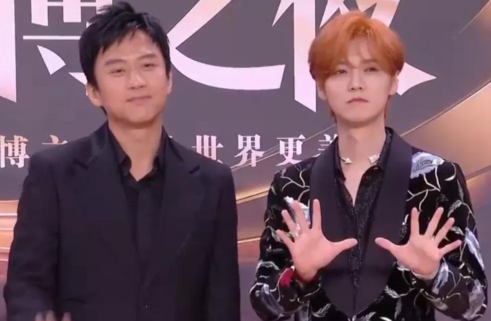 杨幂与杨紫的采访节目,微博之夜杨幂和杨紫在聊什么