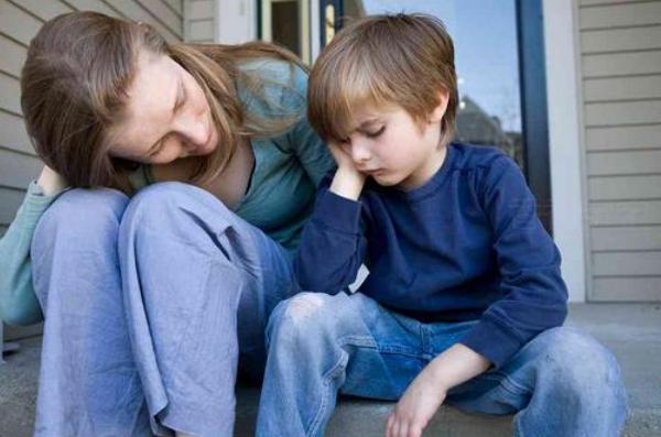 儿童说话做事颠三倒四,孩子说话古怪颠三倒四