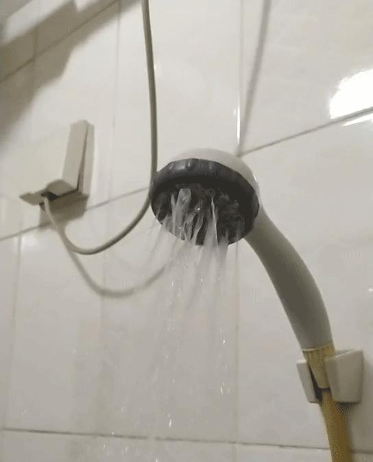 只花100块买的花洒，比依萍借钱那天的雨还大