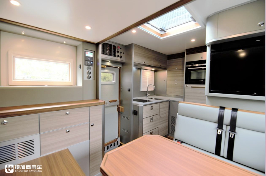 东风越野房车2021款乌尼莫克u5000,全时四驱乌尼莫克越野房车