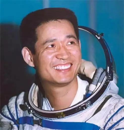 聂海胜：16岁丧父，曾想停学帮妈妈，被“逼”复学后边上学边打工