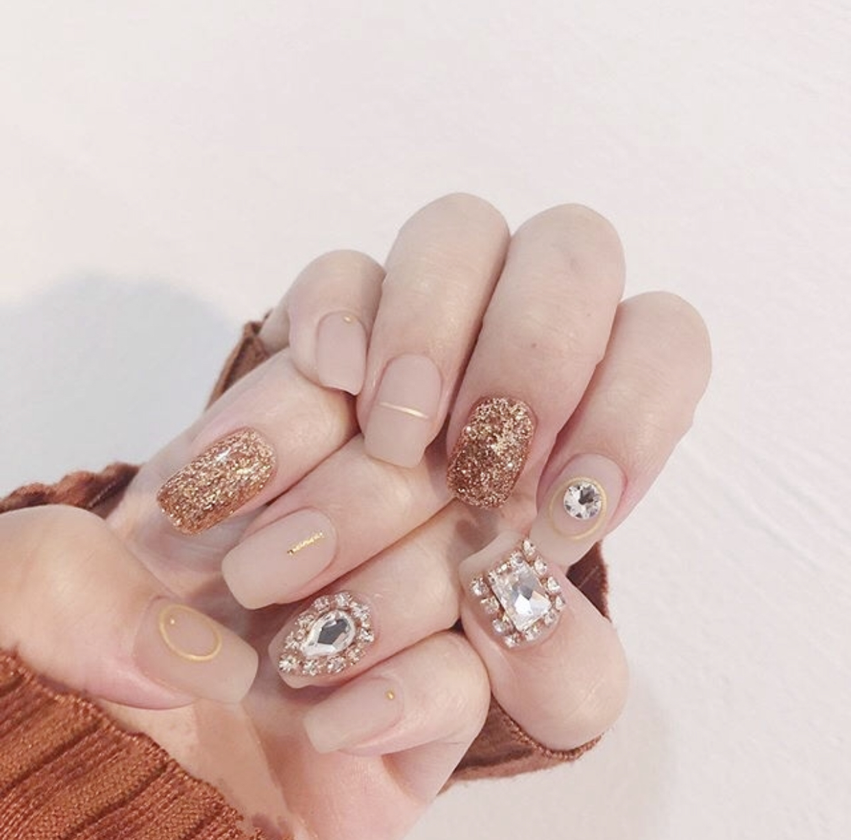 闪亮又质感的美甲造型,超亮异形美甲钻