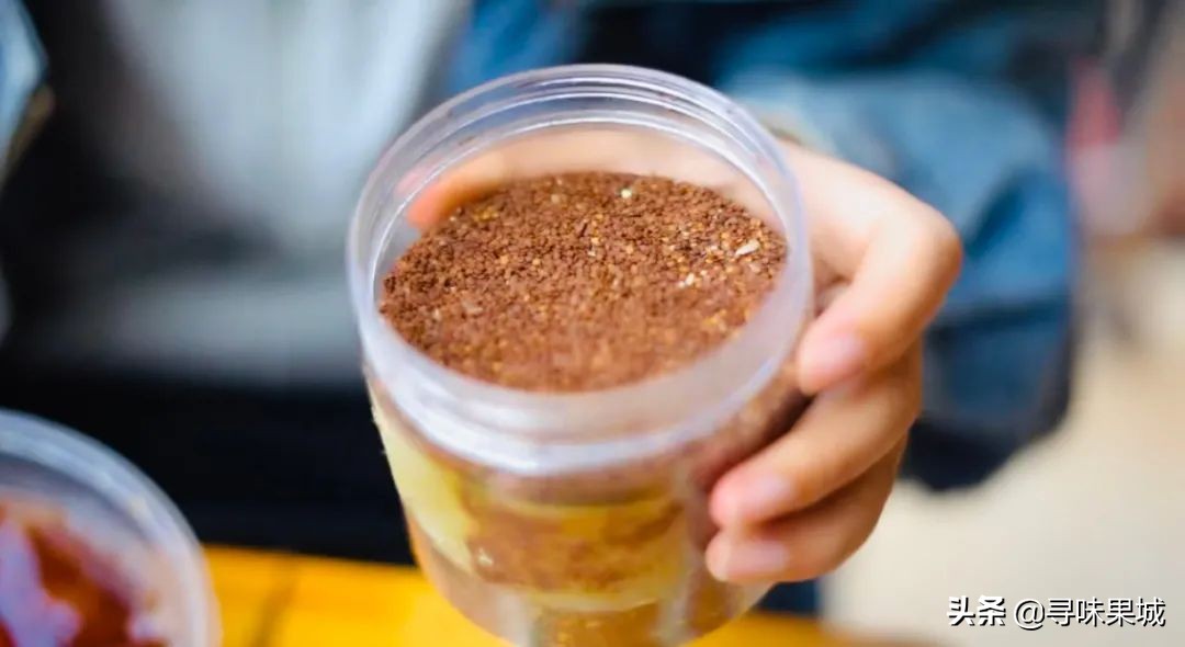 83岁老阿婆卖串串,成都70岁阿婆摆摊