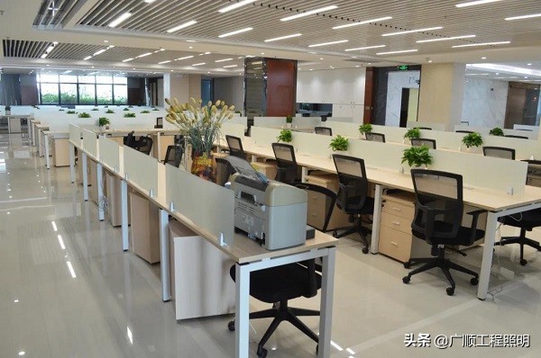 三雄极光和三雄照明区别,三雄极光极简灯