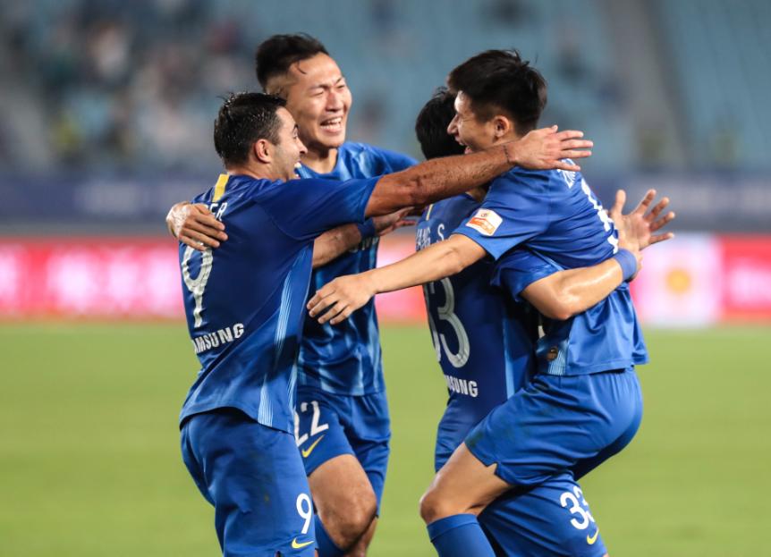 带刀侍卫表演视频,带刀侍卫挥刀名场面