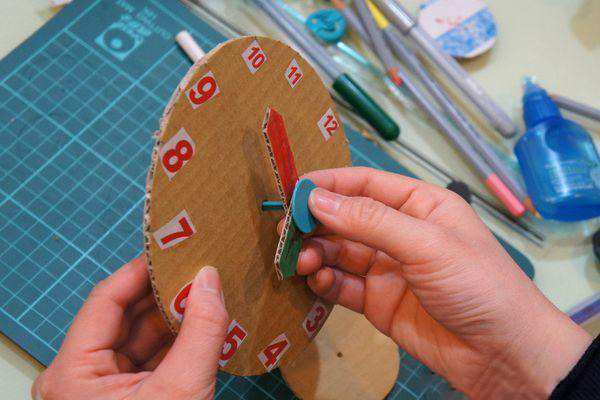 如何用废大纸箱给孩子做玩具,变废为宝做儿童玩具