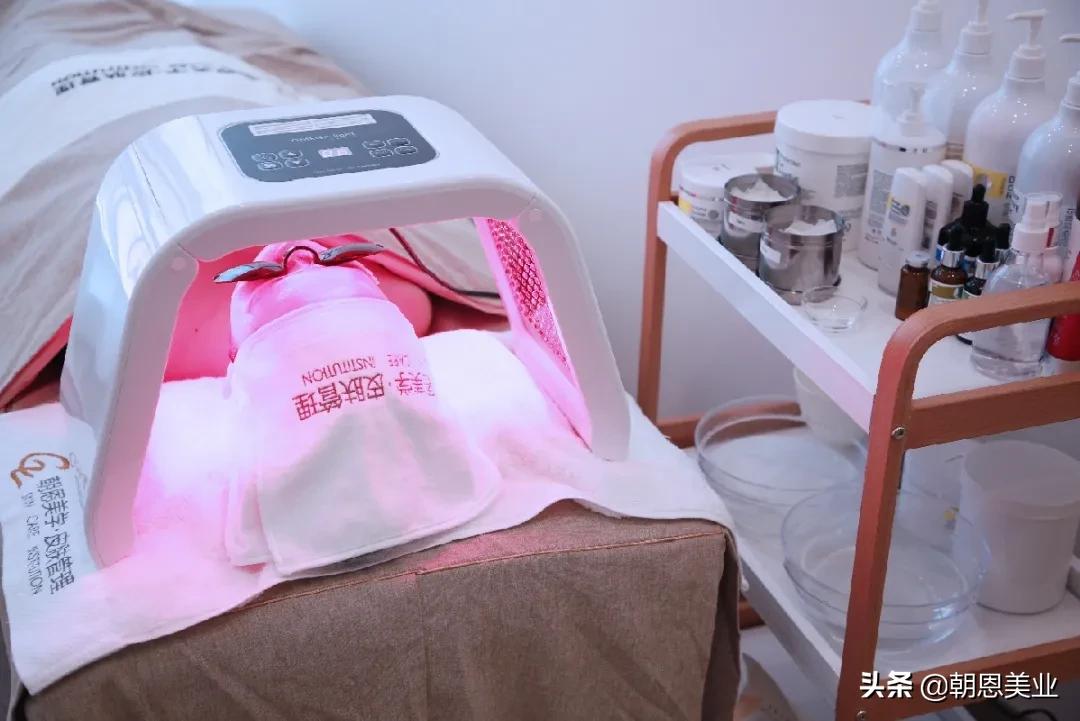 皮肤管理治疗痘痘闭口视频,皮肤毛孔大闭口多怎么养