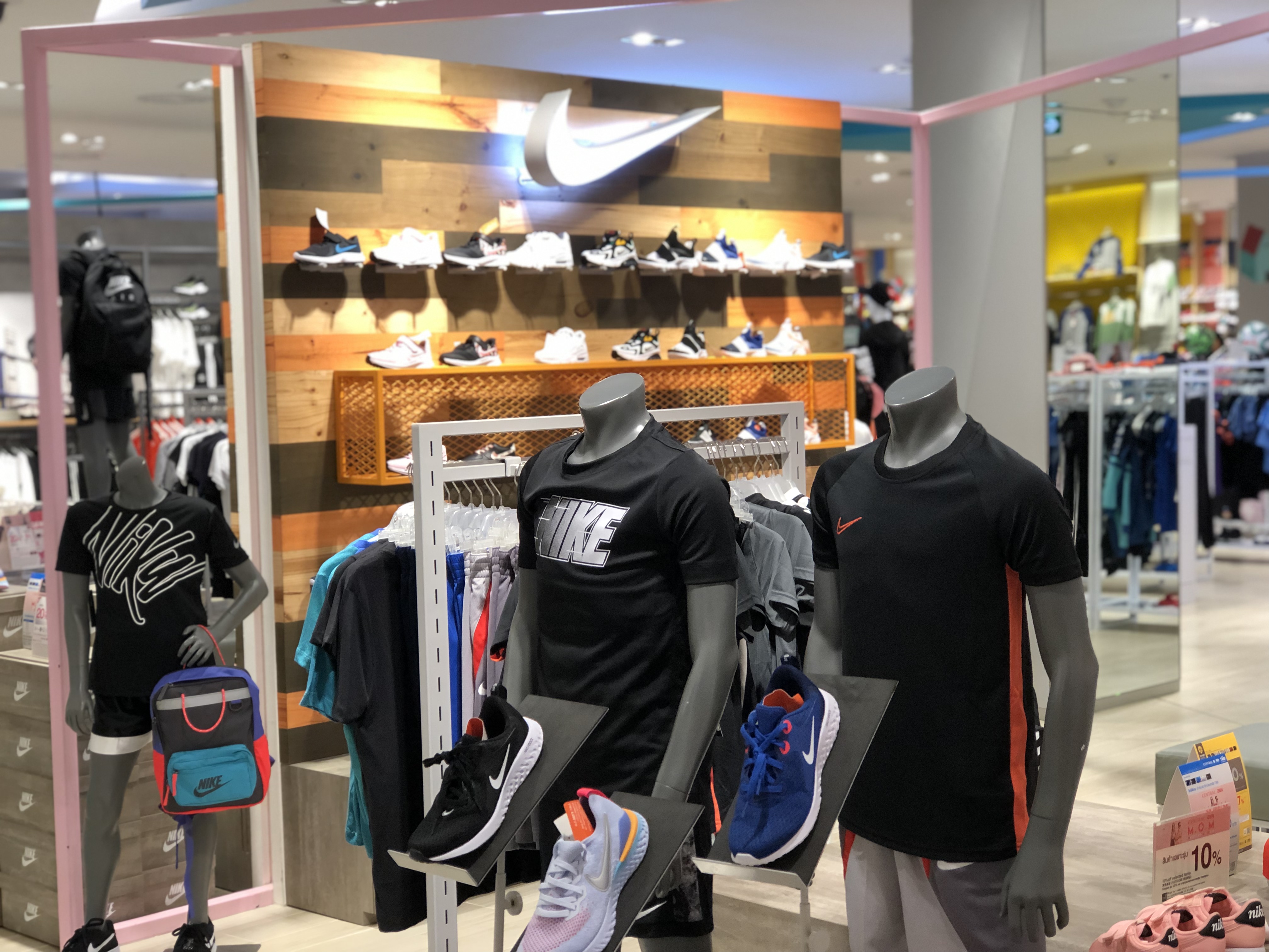 泰国centralworld商场购物,泰国曼谷大皇宫附近商场