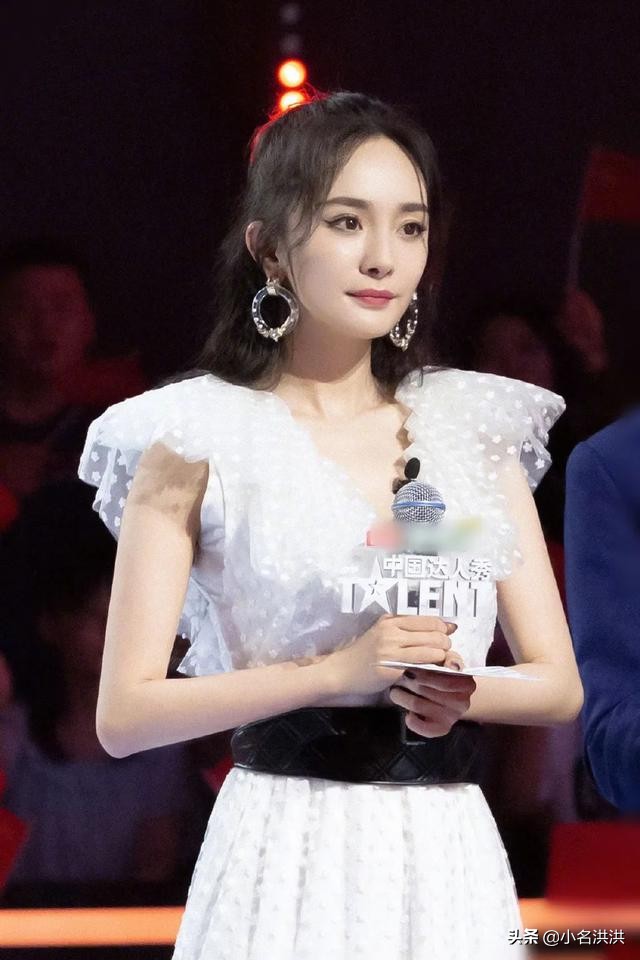 颧骨高头发蓬松多厚适合什么发型,颧骨高扎头发好看还是散头发好看