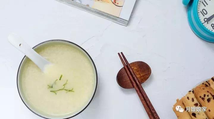 新妈妈母乳越来越少怎么办？月嫂的「四多一减法」让奶水多起来