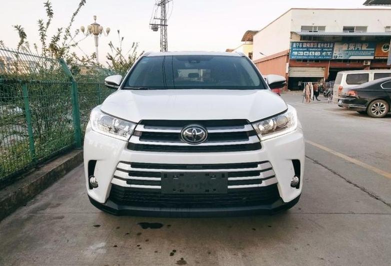 汉兰达车主2560公里真实用车体验,狠心花15万提红旗hs5