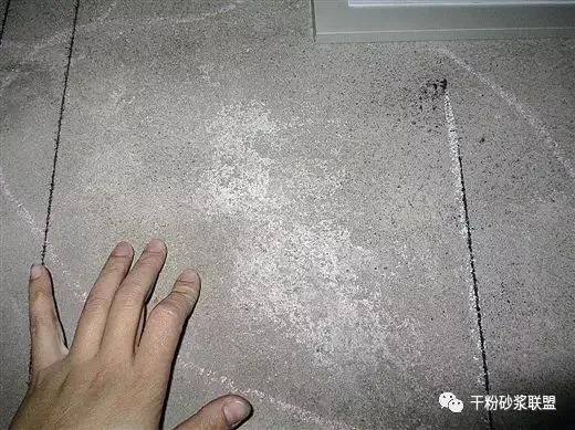 水泥基填缝泛白如何改善,水泥基填缝剂起粉了怎么补救