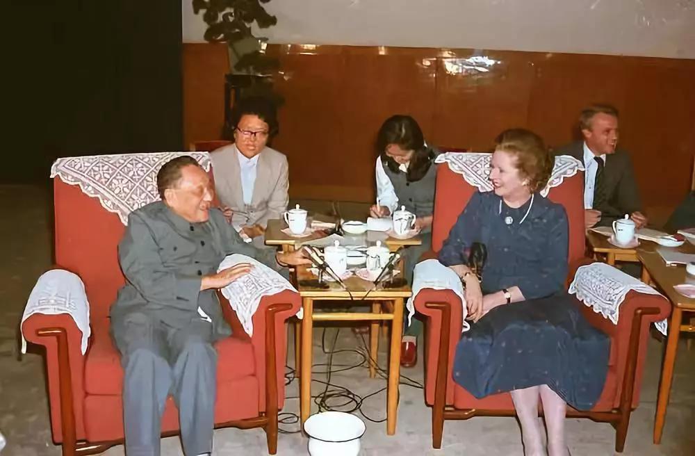 痰盂上国外拍卖会,一只痰盂上了外国拍卖会