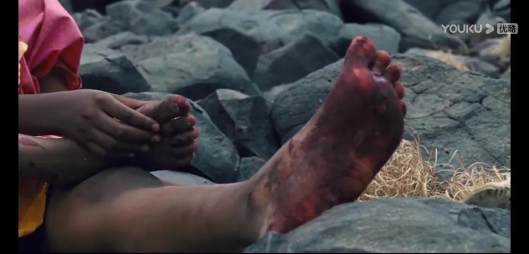 她5岁被割生殖器，18岁成名模，带1.3亿女性走向新生……