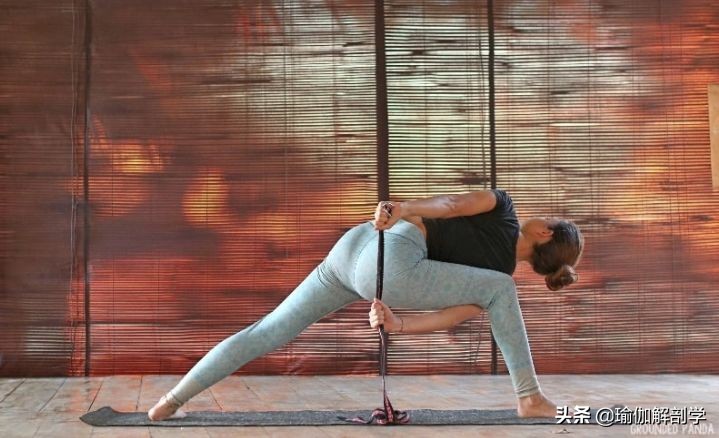 初学练瑜伽从第1步练起怎么练,初学者练瑜伽要怎么样练