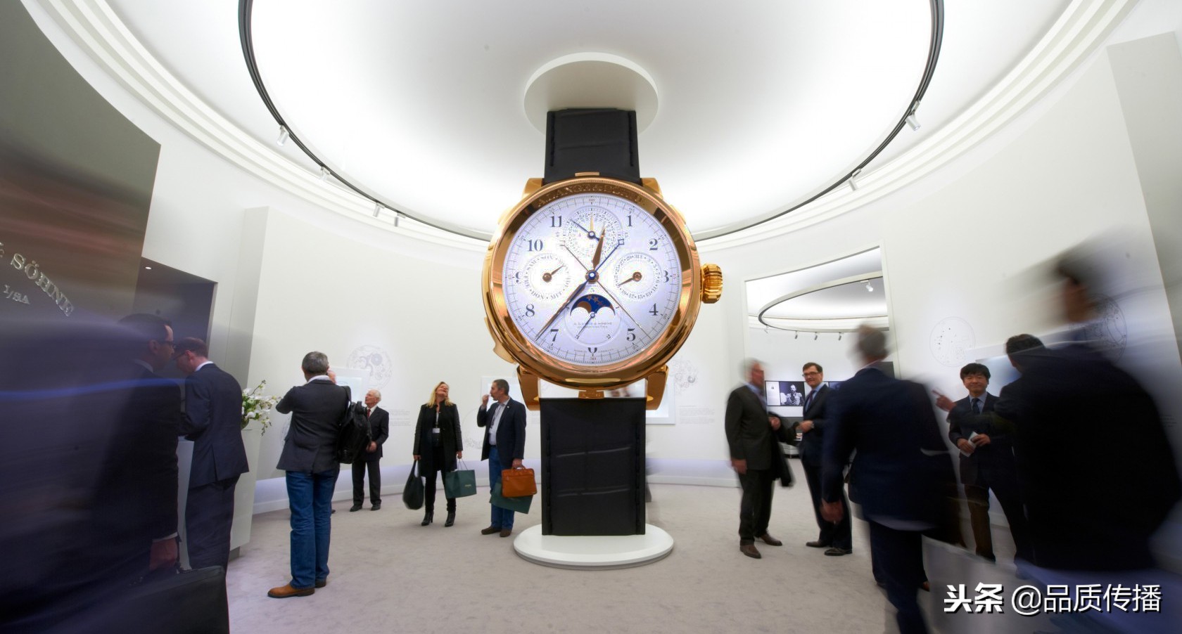 冬季严寒练兵备战,康斯登对比积家