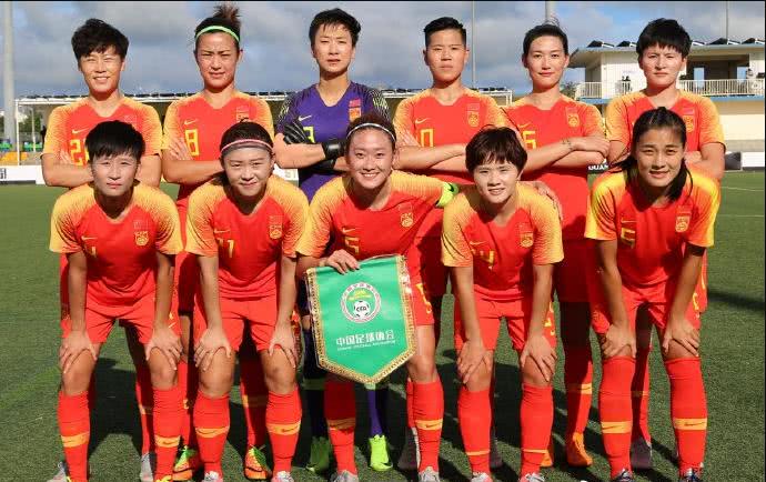 不可比！拿女足大胜贬低男足不厚道，国足狂胜战例不输玫瑰