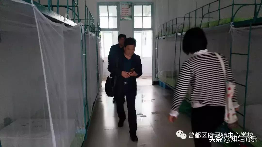 鏇鹃兘鍖哄簻娌抽晣涓績瀛︽牎鍑哄緛浠紡,闅忓窞甯傛浘閮藉尯搴滄渤闀囨牎闀垮緪鍏嬫尝