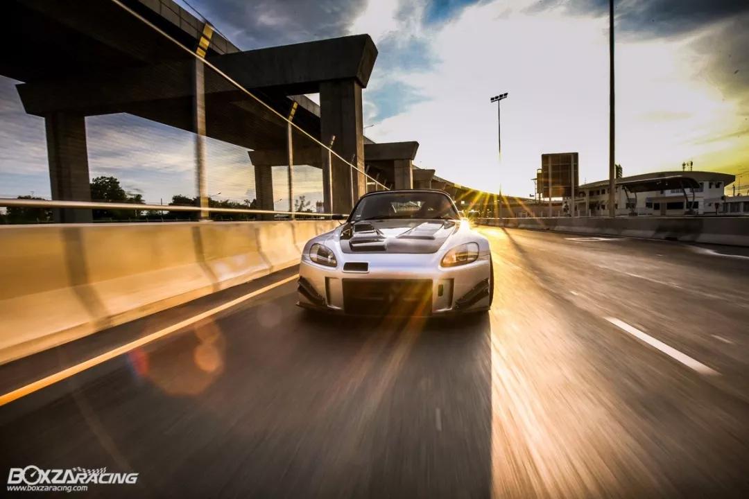 带你走进本田s2000,本田跑车s2000第一视角