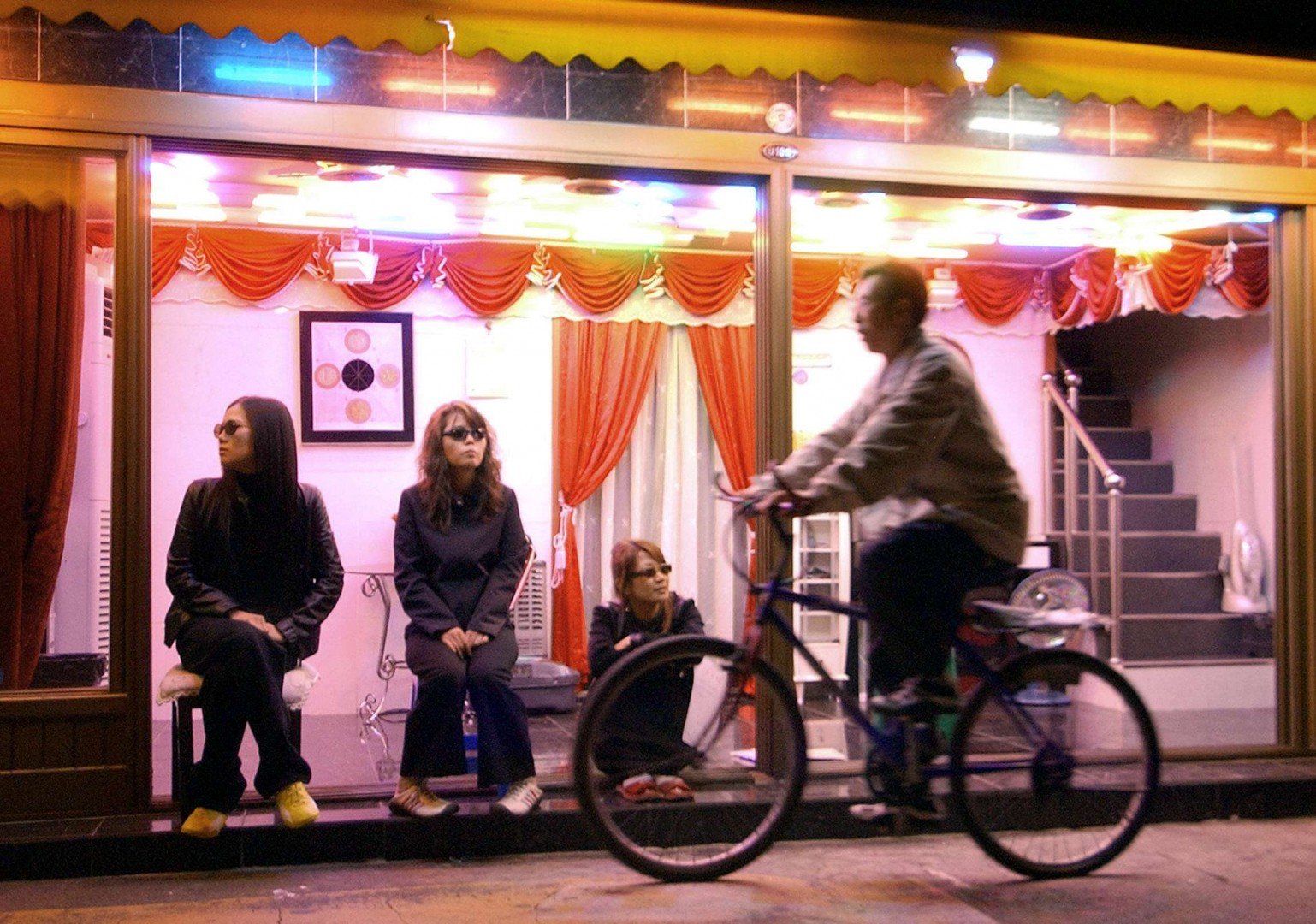 韩国百万女性被迫*身卖**!情色行业猖獗,首尔汉江“伟哥”超标