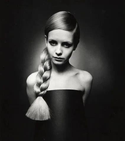 体重41kg的她，*翻推**了梦露性感丰腴的审美革命，成划时代流行符号