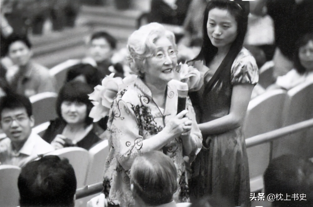 蒋英：为爱追到美国，被他称是“童养媳”，后为他发疯大闹国防部