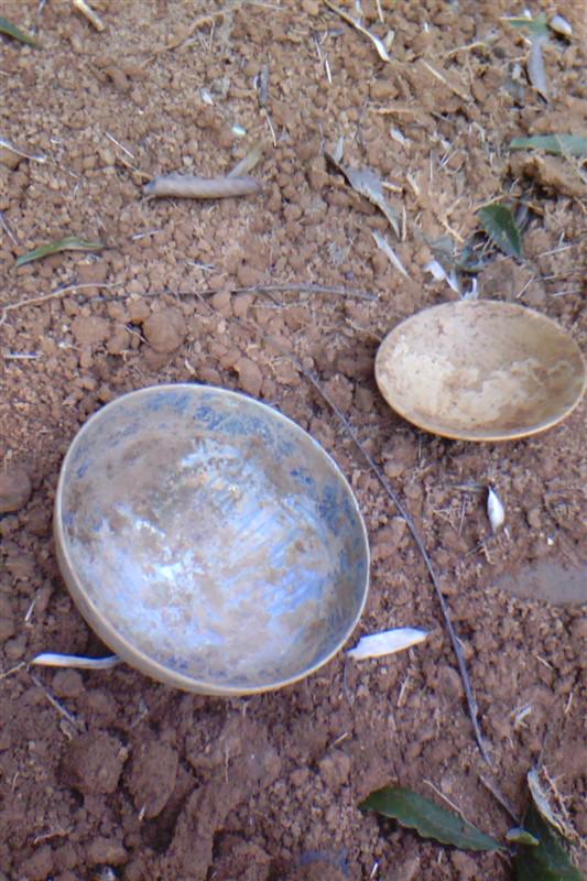 挖机挖坟的说说,挖机挖过坟拆迁房