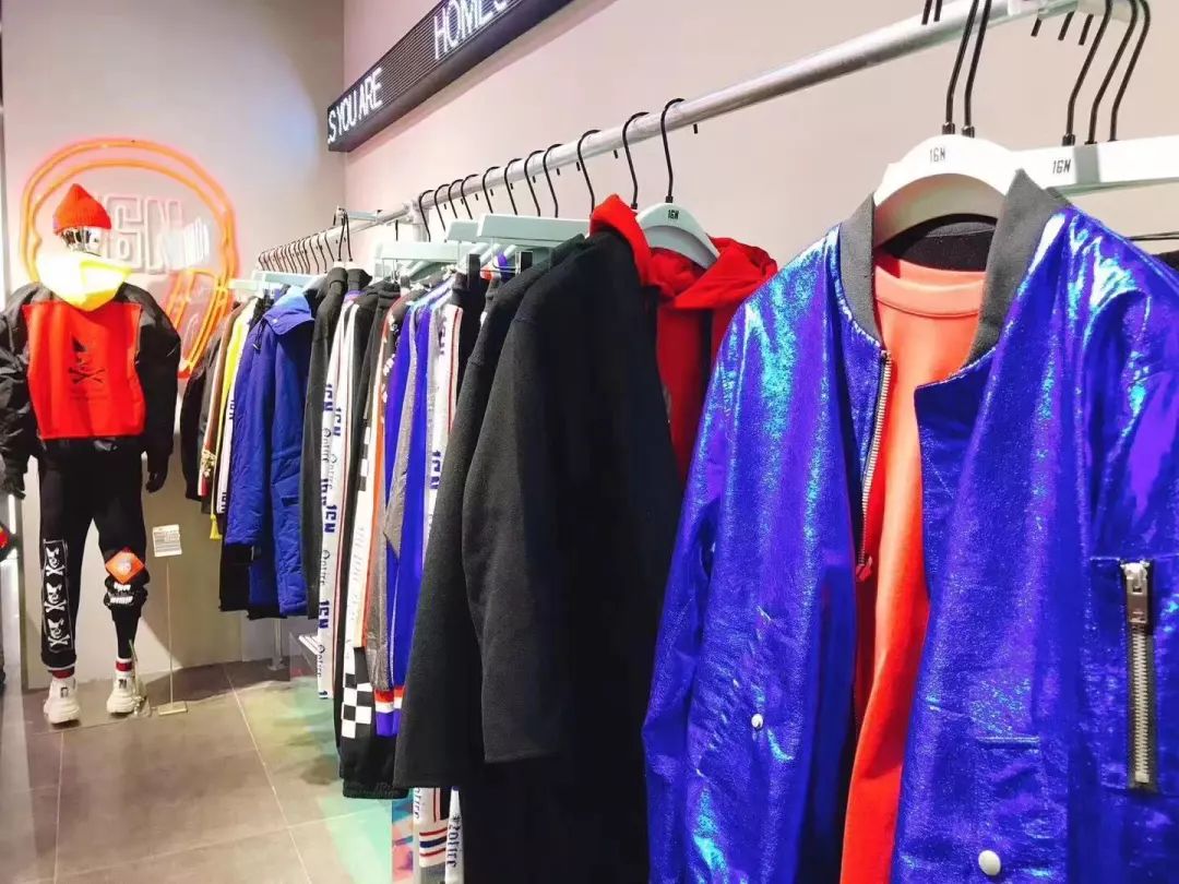 觉得太平鸟、GXG、卡宾不够潮？这个潮流男装可能正对你胃口！