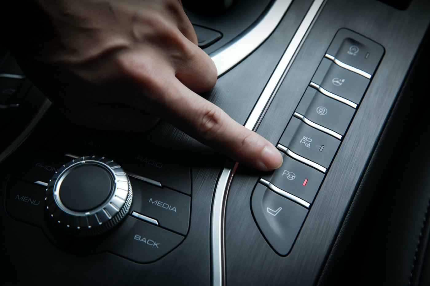 vv7科技版与旗舰版有什么区别,vv7科技版现在值得买吗