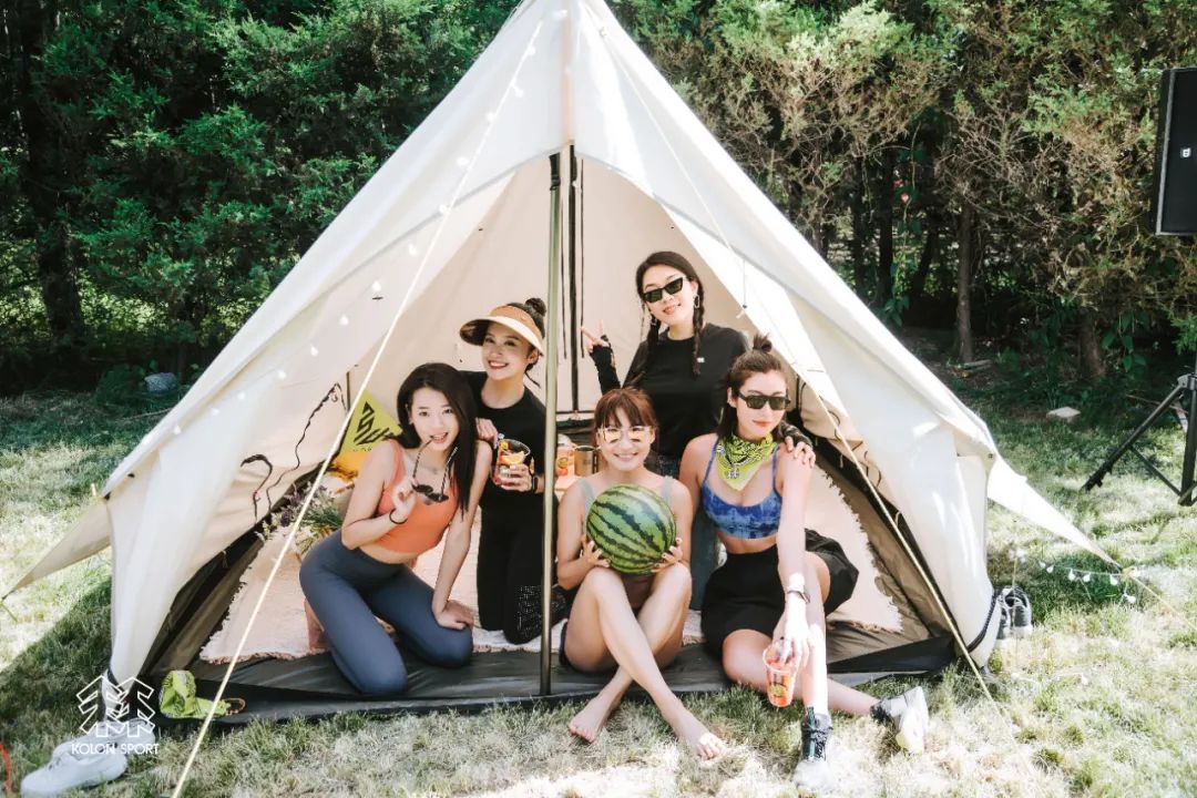 阿迪耐克全球营业额,耐克阿迪最近如何