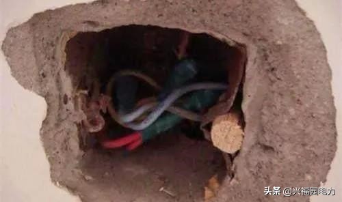 墙上插座松动怎么处理,墙上插座松动了怎么办