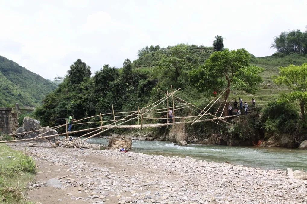 85后香港博士，为重庆人修了一座桥，上万村民请神仙加持